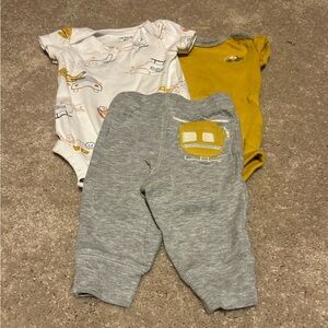 LIKE NEW carters 3month 3 piece set